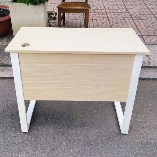 Bàn làm việc chân sắt chữ U trắng thanh lý