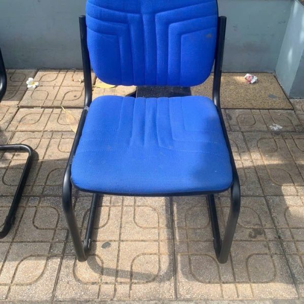 Thanh lý ghế chân quỳ sắt bọc nỉ màu xanh mới 95%