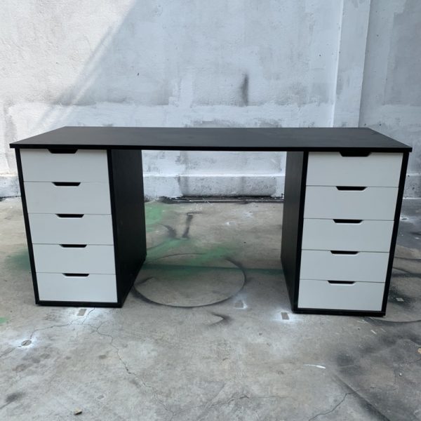 Bàn làm việc 1m6*70cm màu xám mới 98%