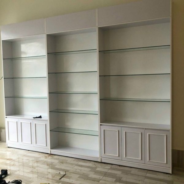 kệ trưng sãn phẩm màu trắng 4m mới 99%