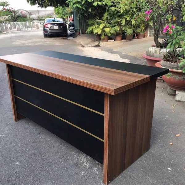 Thanh lý bàn trưởng phòng 1m8x80cm mới 98%
