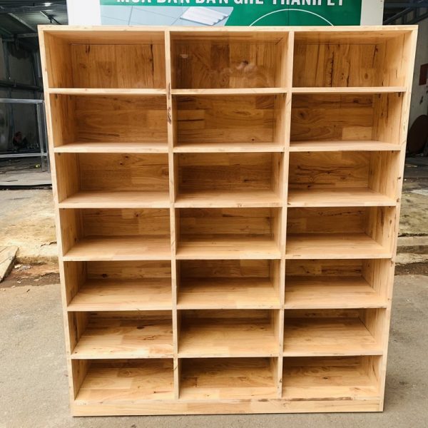 Kệ trưng bày sản phẫm gỗ tự nhiên 1m5*1m8