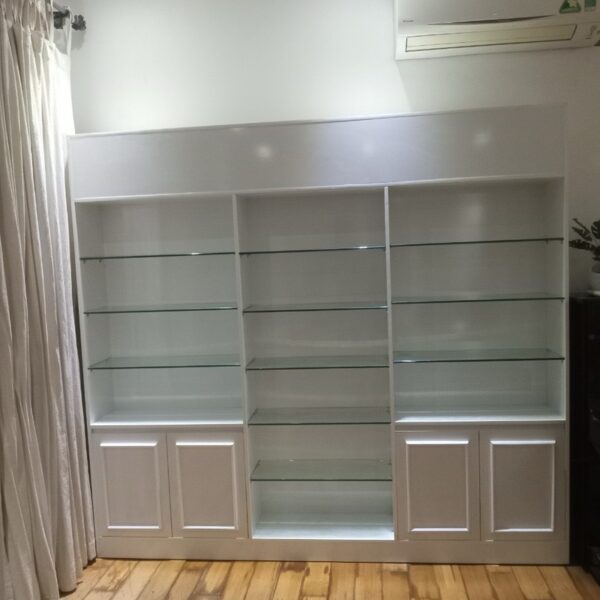 Thanh lý tủ trưng bày 2M4 ngăn kính màu trắng 98%
