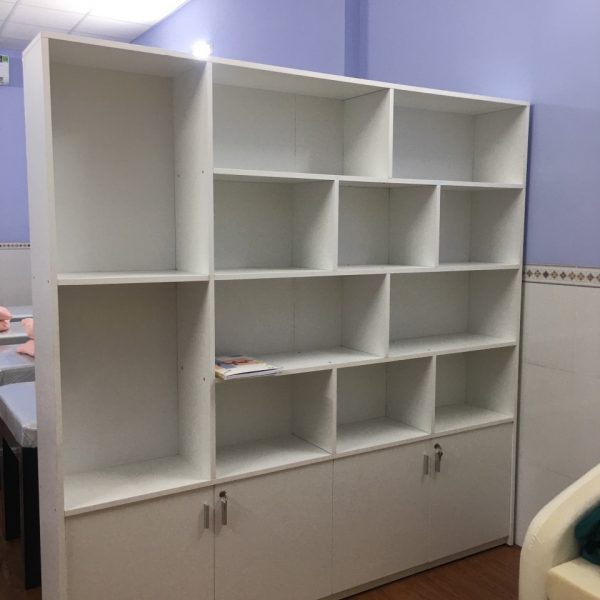 Tủ trưng bày 2m*2m MDF màu trắng nhiều ngăn mới 99%