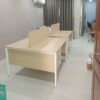 Bàn làm việc cụm 1M2 có hộc tủ màu kem 98%