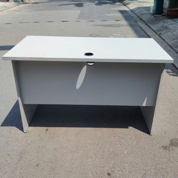 Bàn làm việc 1m2*60cm có hộc tủ màu xám cũ