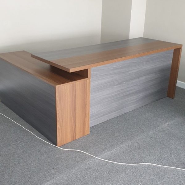 Bàn làm việc giám đốc 1m8*1m2 màu xanh xám mới 99%