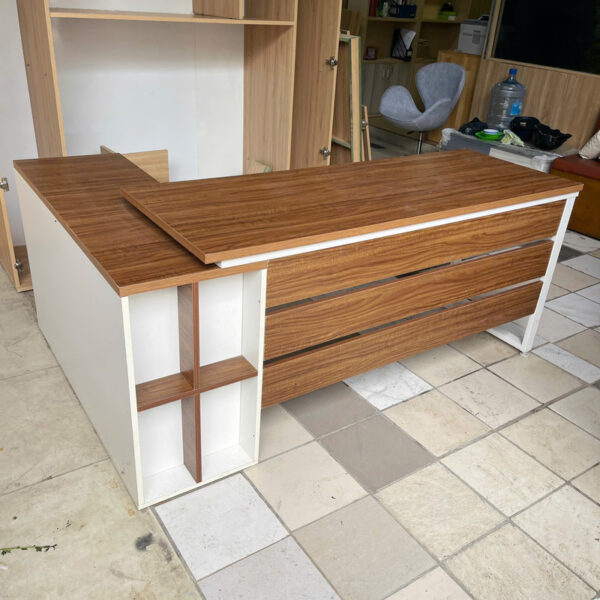 Thanh lý bàn làm việc góc L 1m8*1m2 mới 97%