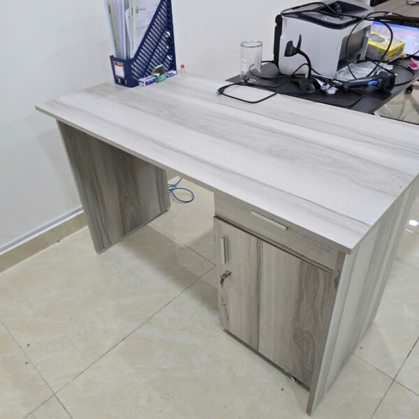 Bàn làm việc 1m2*60cm có hộc tủ màu xám cũ