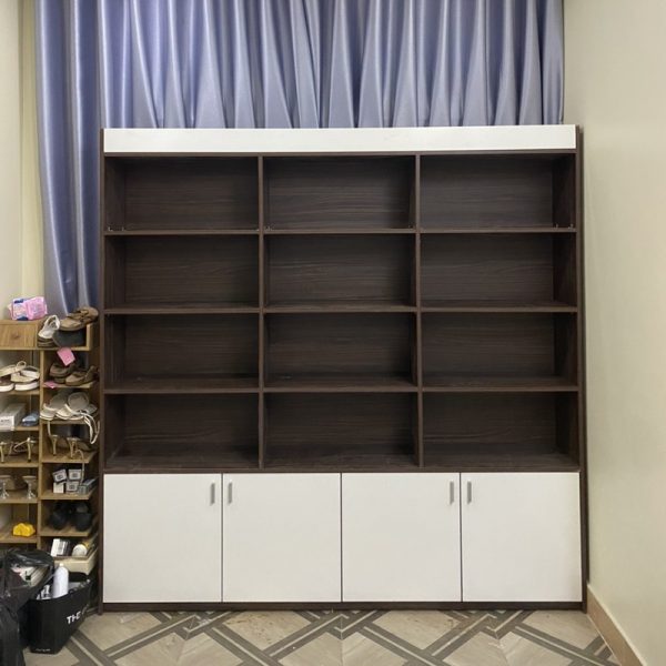 Kệ trưng bày 2m*2m MDF màu nâu mới 99%