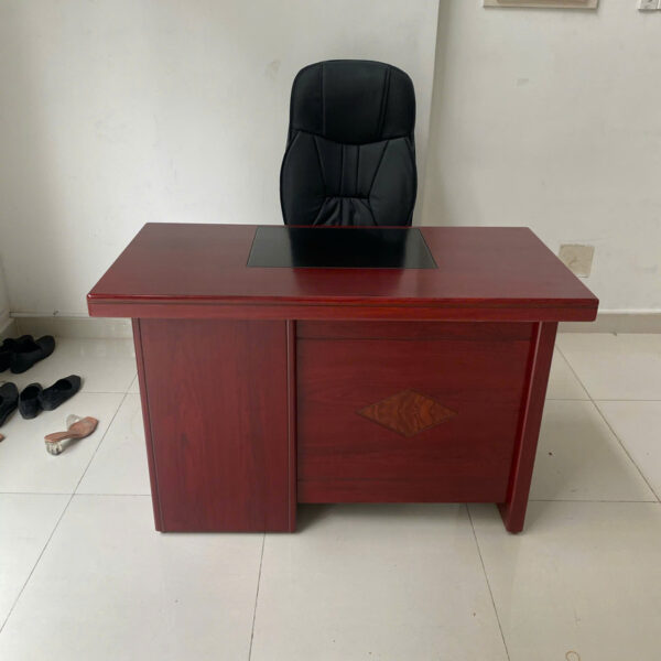 Thanh lý bàn giám đốc 1M2 có hộc tủ mới 98%