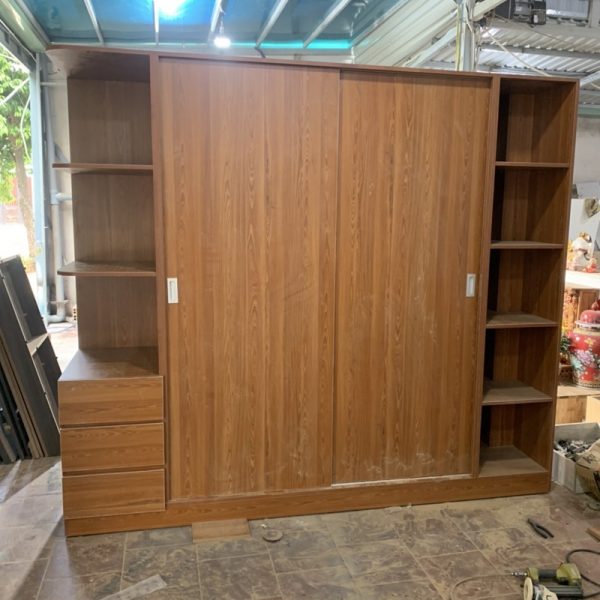 Tủ quần áo 2m4*2m liền kệ màu nâu mới 99%