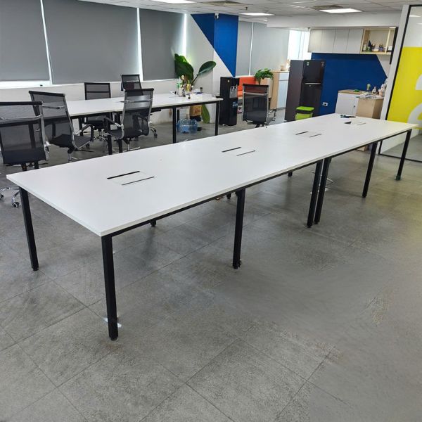 Bàn họp 1m2*4m8 chân sắt mặt gỗ MDF mới