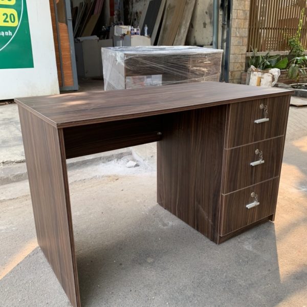 Bàn làm việc 1m6*60cm có 3 hộc mới 100%