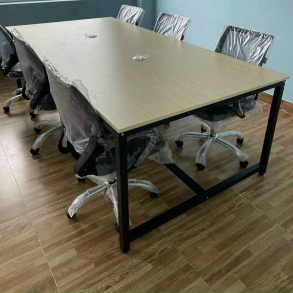 Thanh lý bàn họp 1m2*2m MDF chân sắt mới 99%