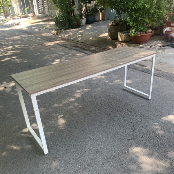 Bàn làm việc chân sắt 1m8*60cm mặt gỗ MDF mới 95%