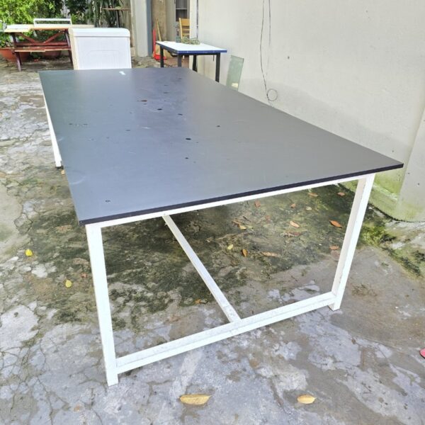 Thanh lý bàn họp văn phòng 2M4 chân sắt mới 95%