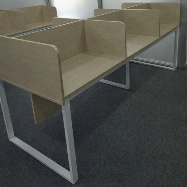 cum-ban-van-phong-co-vach-ngan-cu