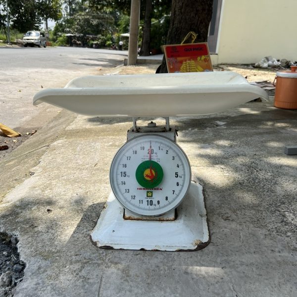 Thanh lý cân đồng hồ 20kg giá rẻ mới 85%