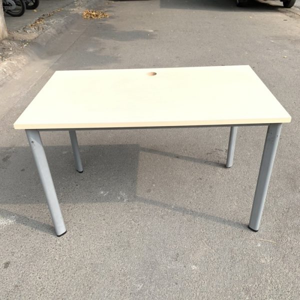 Bàn làm việc chân sắt Fami 1m2*60cm cũ
