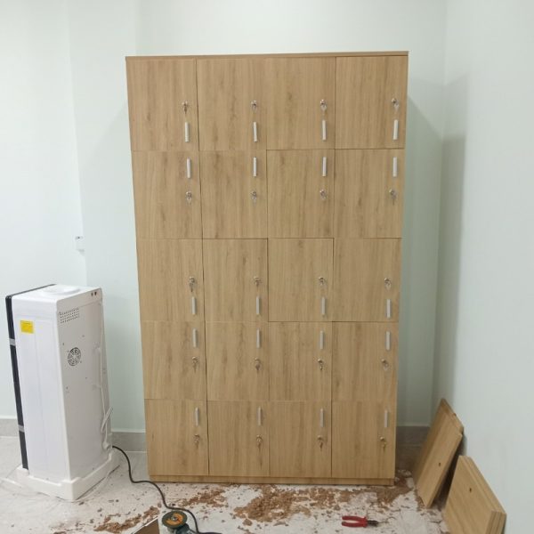 Looker gỗ 20 ngăn có đầy đủ khóa mới 99%