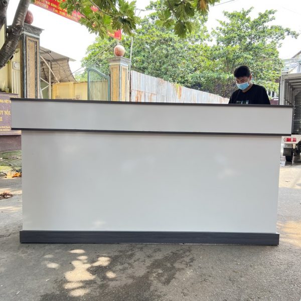 Quầy lễ tân 2m màu trắng xám đóng mới
