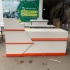 Quầy lễ tân 2m màu trắng đỏ gỗ MDF đóng mới