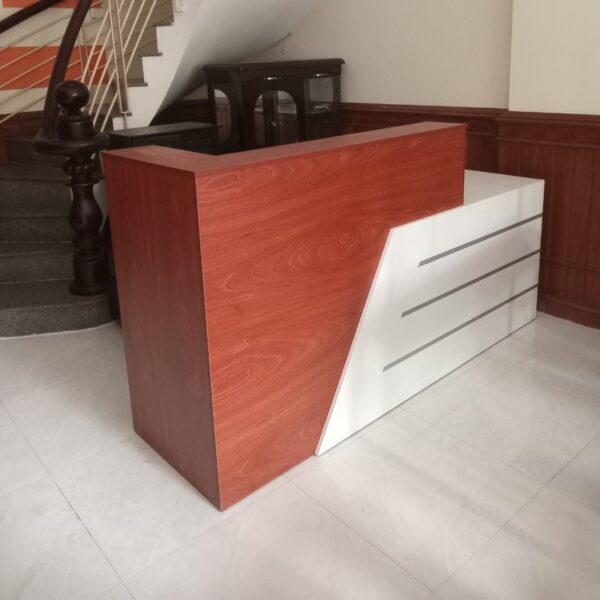 Thanh lý quầy lễ tân 2M4 phối 2 màu cực đẹp 98%