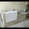 Quầy lễ tân 2m4 màu trắng gỗ nâu tồn kho