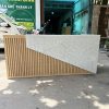 Quầy lễ tân 2m ốp vân giã đá đẹp