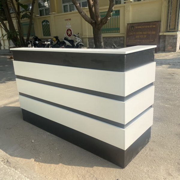 Quầy lễ tân 2m màu trắng đen mới 99%