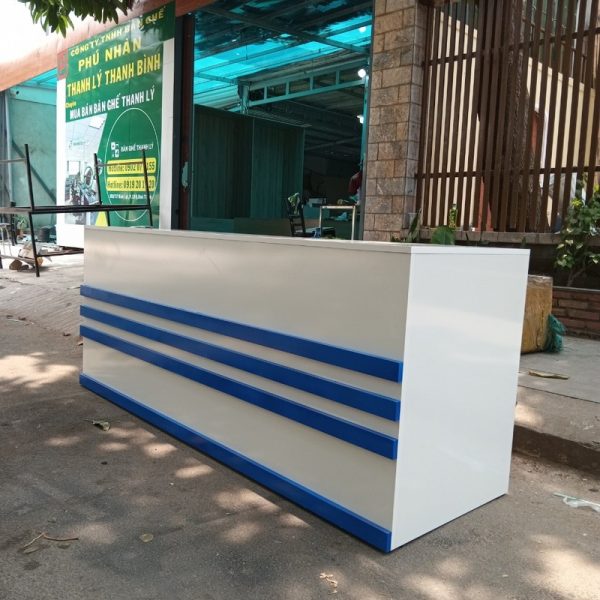 Bàn quầy lễ tân 2m màu trắng xanh đóng mới