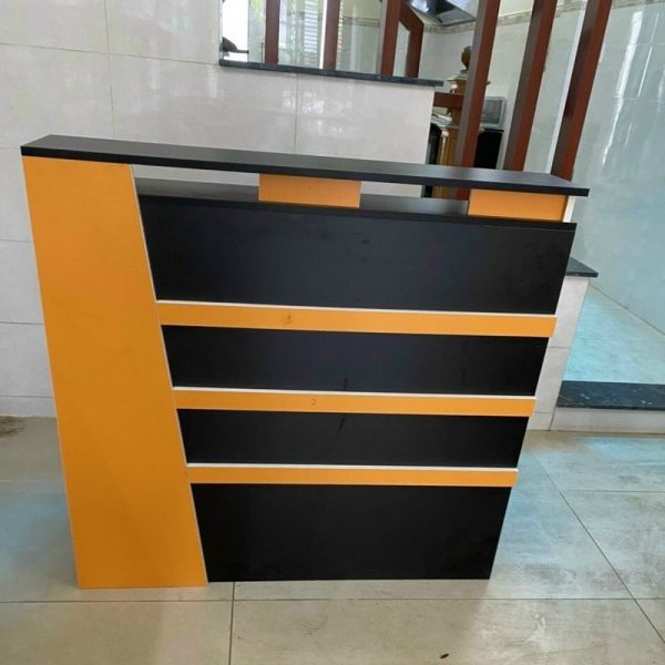 Quầy lễ tân màu đen cam 1m4 tồn kho