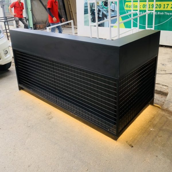 Quầy lễ tân 2m lưới có đèn led màu đen đóng mới