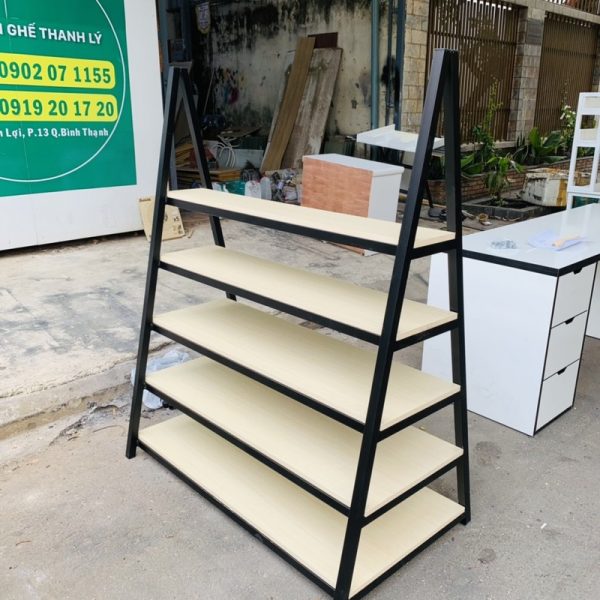 Kệ sắt trưng bày sãn phẫm 1m2*1m5 mới