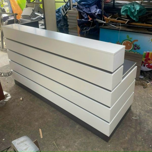 Quầy lễ tân 2m4 gỗ MDF cao cấp sang trong mới 99%