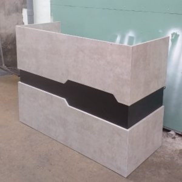 Quầy lễ tân chữ U 1m4 màu trắng mới 99%