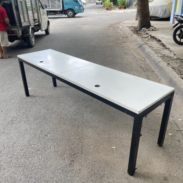 Thanh lý bàn làm việc chân sắt 2M4*60CM mới 97%