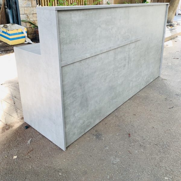 Thanh lý quầy lễ tân 2m4 màu xám mới 98%