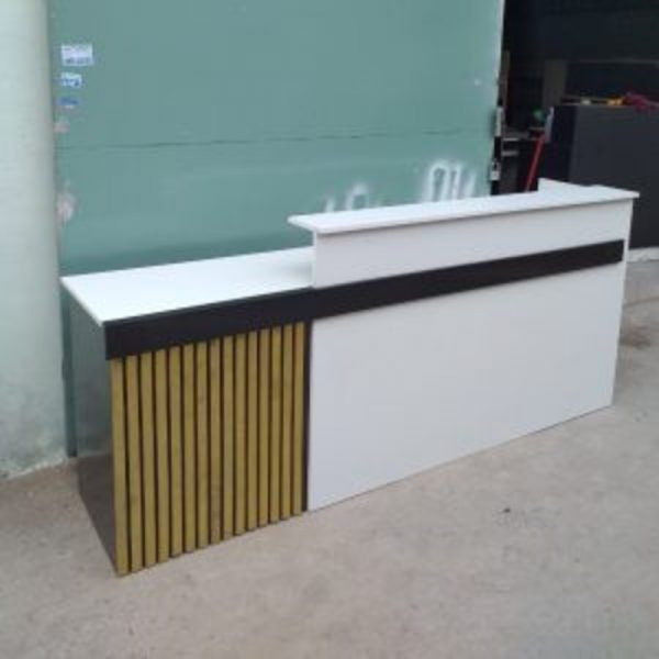 Thanh lý quầy tiếp tân 2m nhiều thanh mới 99%