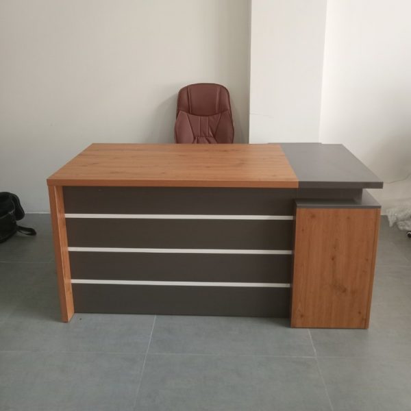 Bàn giám đốc 1m8*1m4 góc L mới 99%
