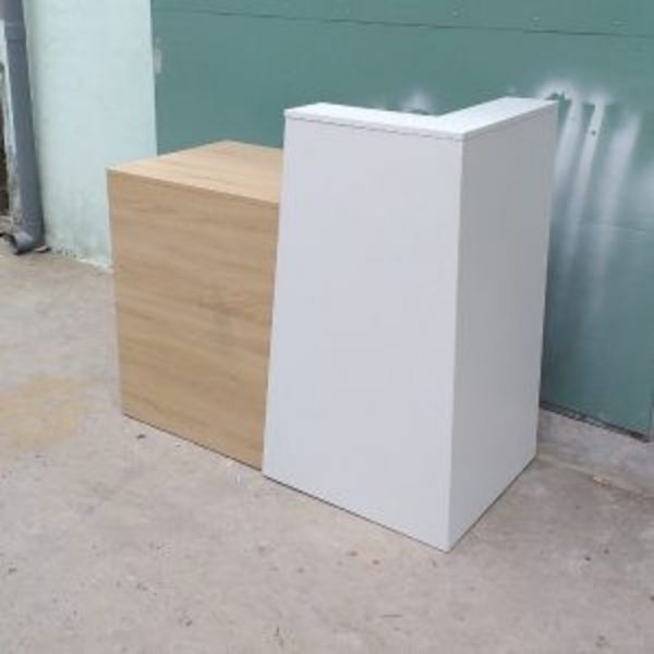Thanh lý quầy lễ tân ngang 1m2 mới 99%
