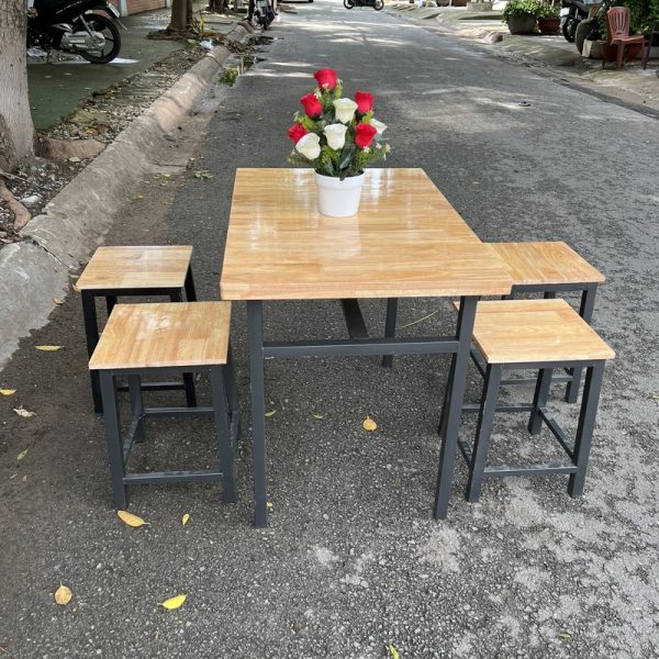 Thanh lý bộ bàn ghế sắt đôn quán ăn 1m*60cm mới 95%