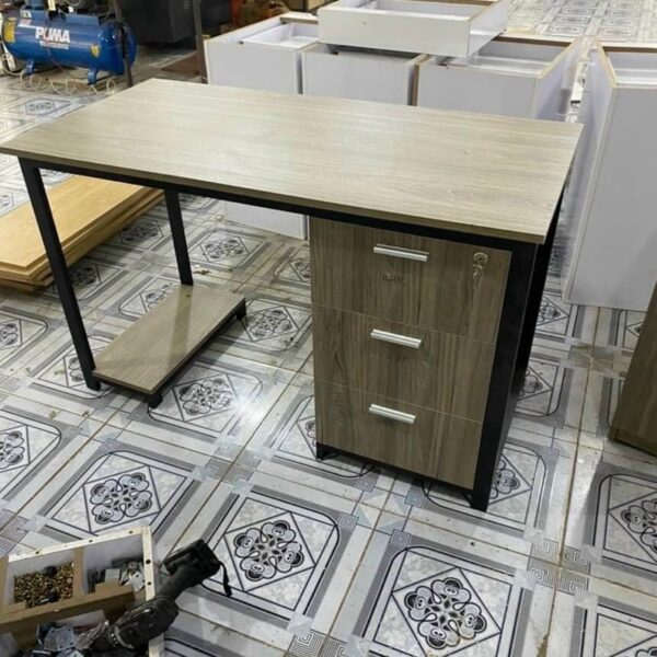 Bàn làm việc nhân viên văn phòng 1M2 mới