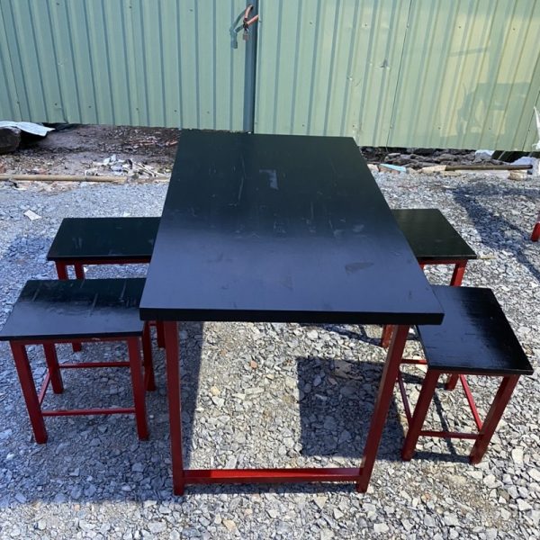 Thanh lý bộ bàn ghế quán ăn đôn màu đỏ đen mới 99%