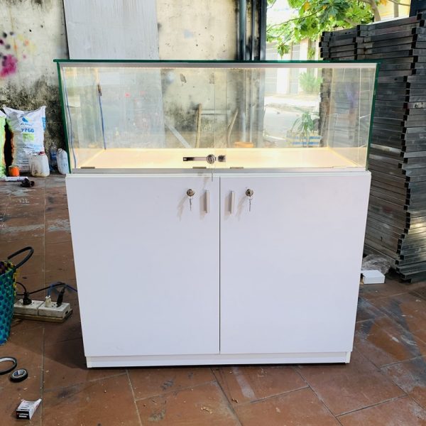 Tủ trưng bày điện thoại 1m*1m có đèn mới 100%