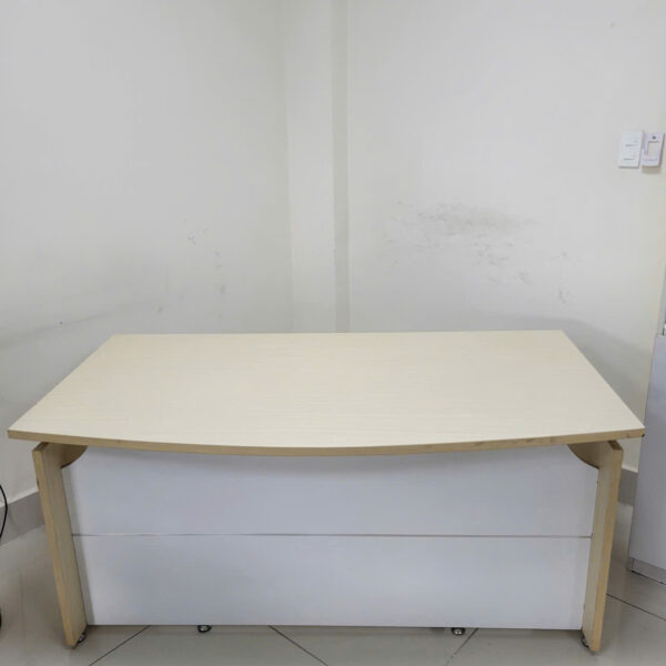 Thanh lý bàn trưởng phòng mặt bo cong giá rẻ