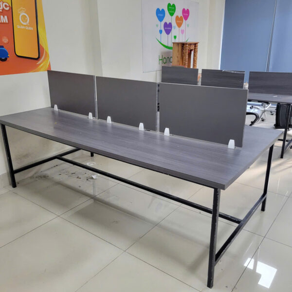 Thanh lý bàn làm việc cụm 6 chỗ mới 95%