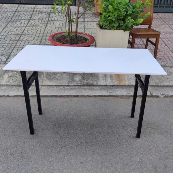 Bàn làm việc 1m2*60cm chân sắt gấp gọn mới 95%