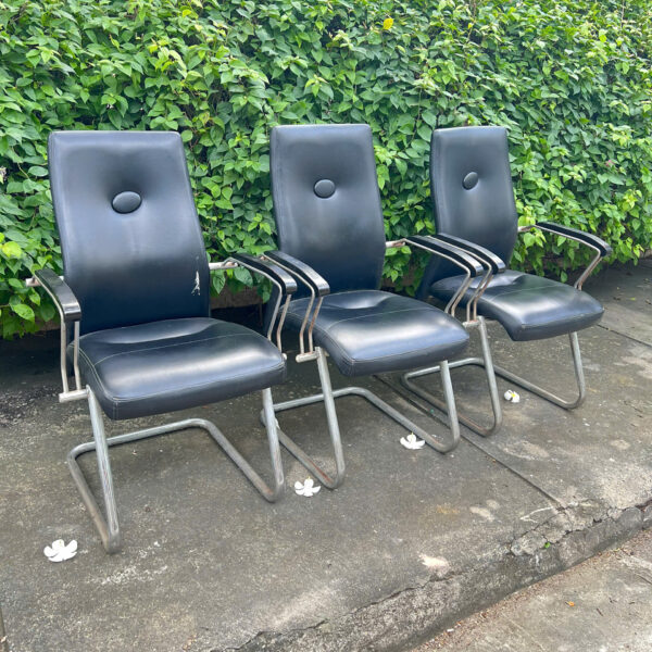 Thanh lý ghế chân quỳ hòa phát chân ixon mới 95%